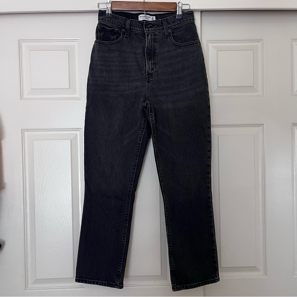 Curve Love Ultra High Rise 90s Straight Jean (Color: Black)